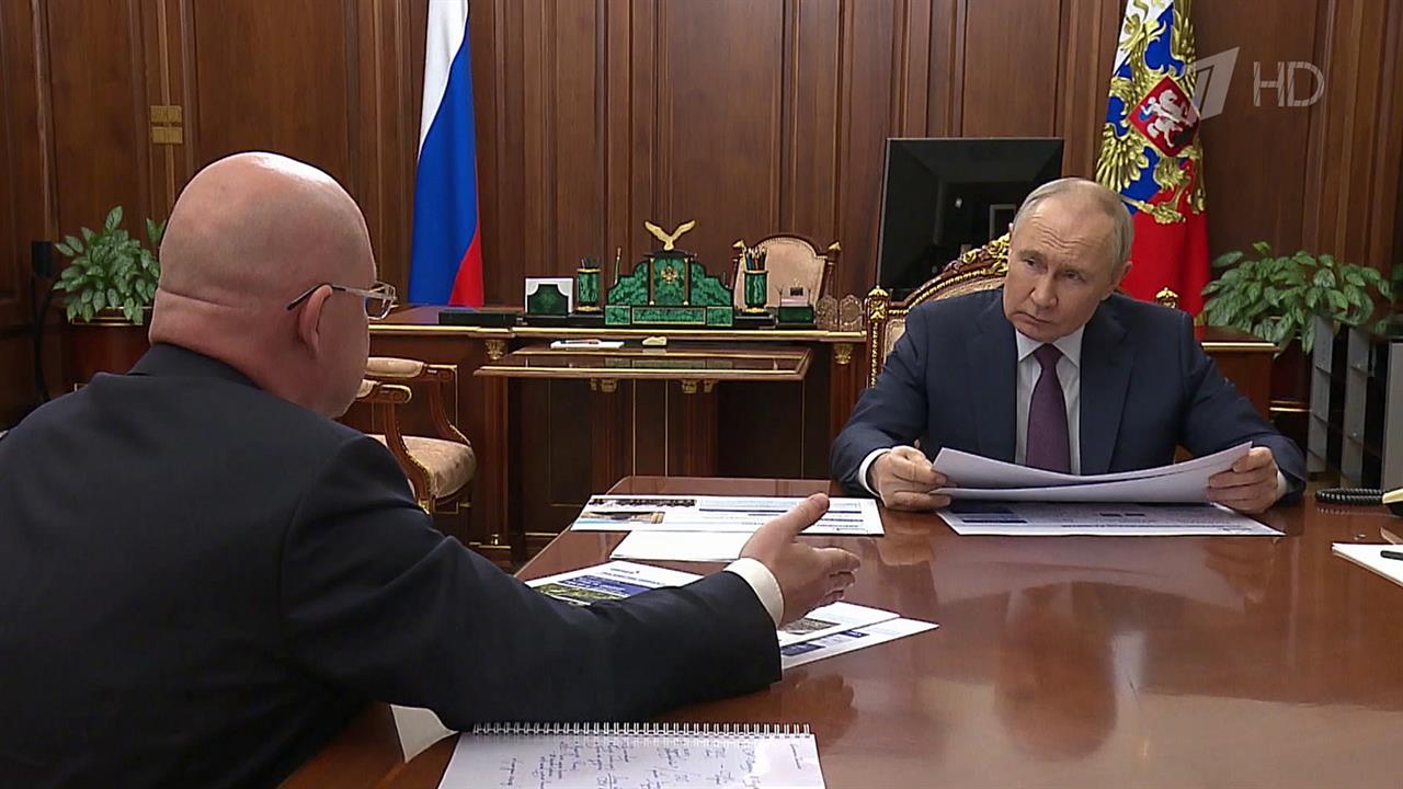 Владимир Путин провел встречу с губернатором Севастополя