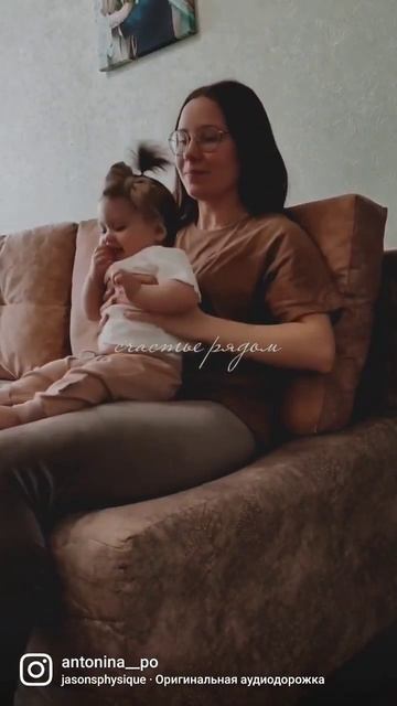 Раньше грелась чаем,а теперь её объятиями❤️