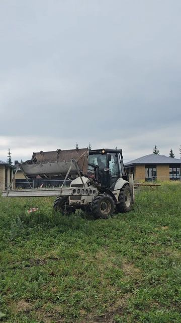 17-06-2025 трактор плиты перевозит.. Мощно?