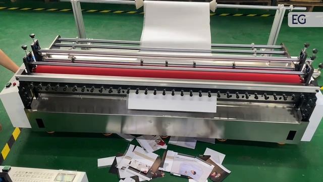 Поперечная и продольная резка баннерной ткани на станке MTF-1500