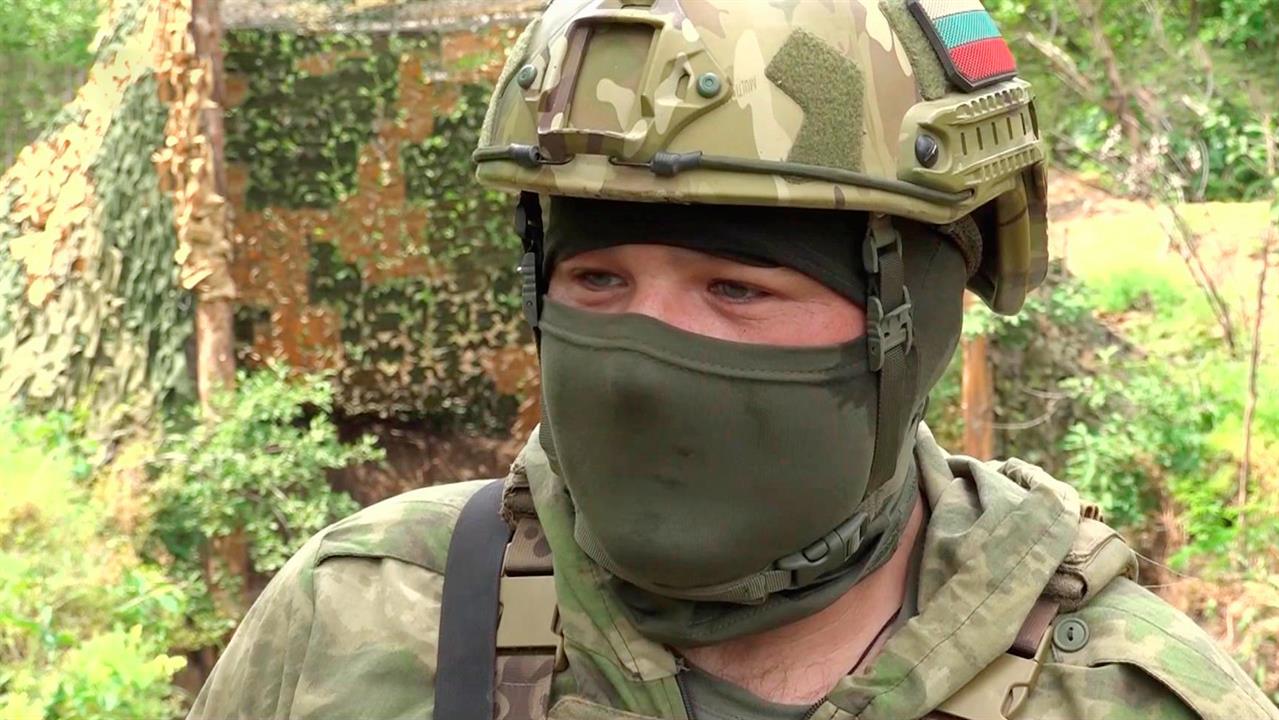 "Под прицелом своих" - боец РФ о мотивах боевиков ВСУ идти воевать