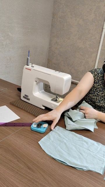 Сшила себе новый костюм изо льна