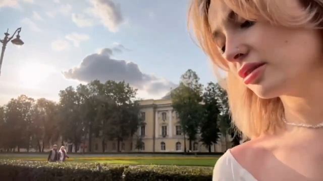 В Питере мужчина плюнул в девушку после отказа от знакомства
