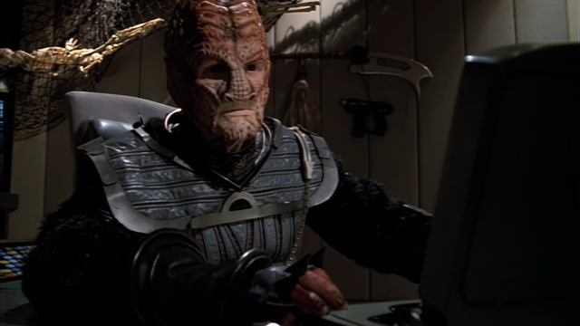 Star Trek- Voyager (S04E19) The Killing Game (2)