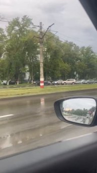 На Октябрьской МЧС перекрыли дорогу, движение пустили по тротуару