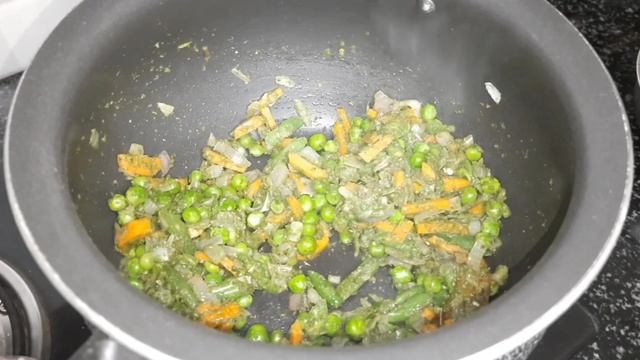 FastRecipies сегодня готовим любимый гарнир: длинный рассыпчатый рис с овощами