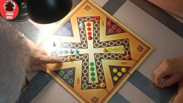 Играем в игру «Парчис»!