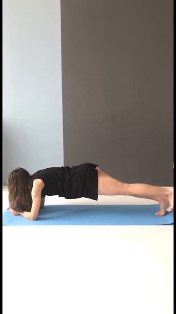 #80smusic #fitnessgirl #exerciseathome #homeworkout #stretchingexercises