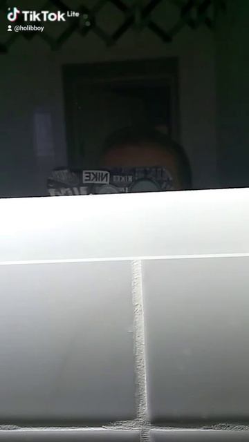она делит вайб