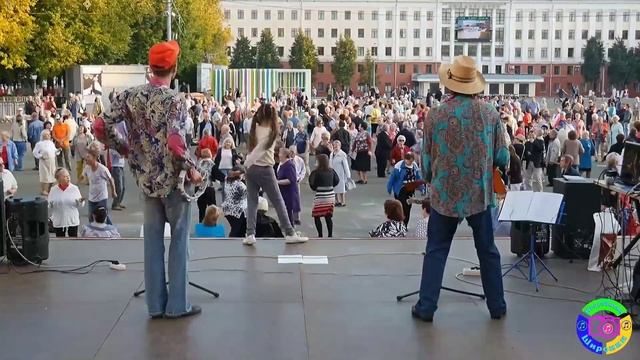 Кавер-дуэт Республика ЧАД на Театральной площади