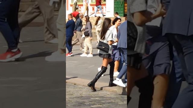 Девушка Прасковья из Подмосковья на Красной площади в Москве