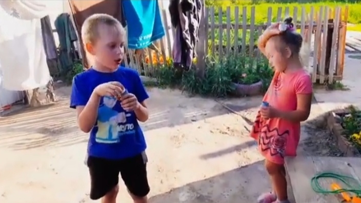 Наш   Нескучный Вечер..Поливаем семьёй огород..Баня почти готова..Развлечение..