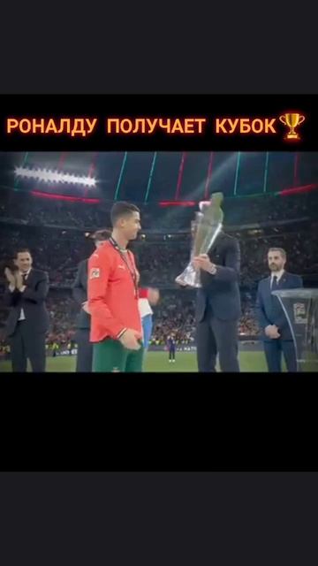 Витинья чуть не уронил кубок 😂