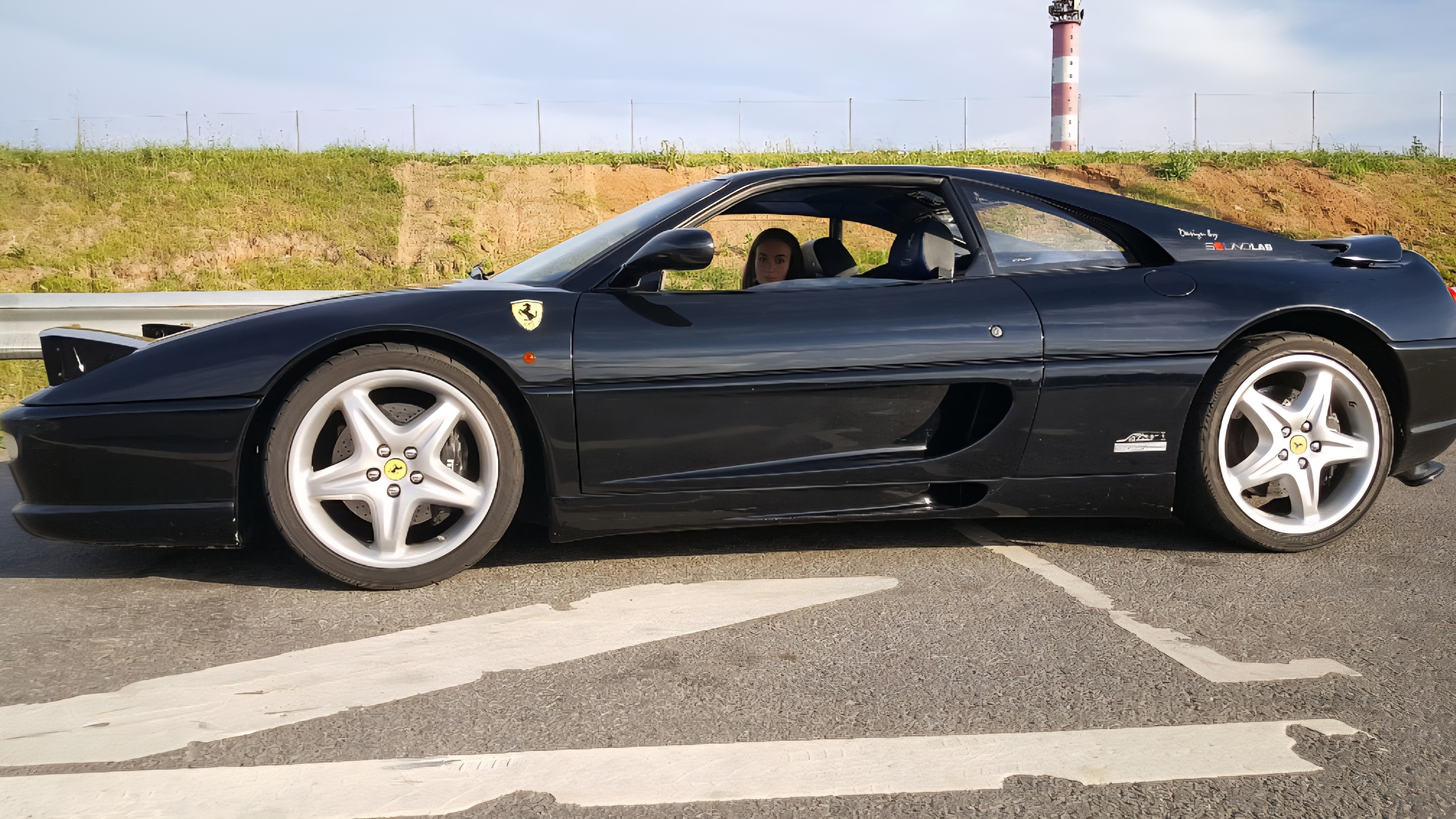 Ferrari 355 Berlinetta автомобиль из детства, который постоянно дорожает!