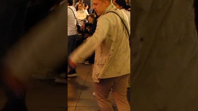 🔥 "ЗВЕЗДА" ТАНЦПОЛА, - спасибо водка и кола! Горячие танцы на Никольской в Москве. А вам слабо?
