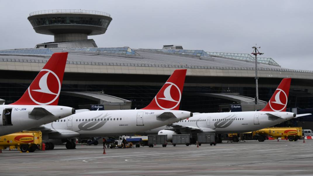 В пролете: пассажиры еще трех рейсов Turkish Airlines остались без багажа