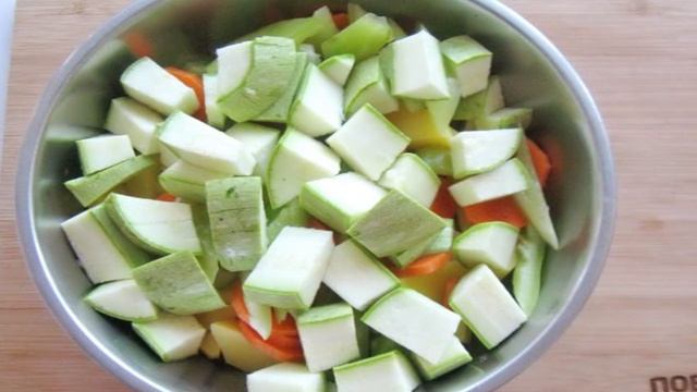 Картофель с колбасками в духовке