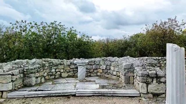Древний Херсонес Таврический.
Древнегреческий храм "Базилика в базилике".