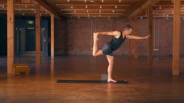 Travis Eliot - Power Yoga Dynamic Flow 30 minutes