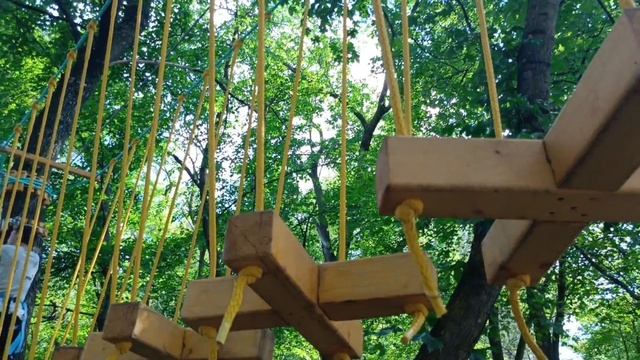 Классный многоуровневый верёвочный городок Harizma в Кисловодске на Старом озере.
