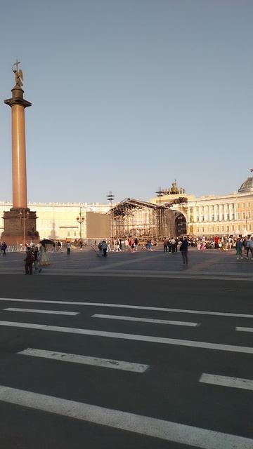 Дворцовая площадь, Петербург. 15 июня 2025.