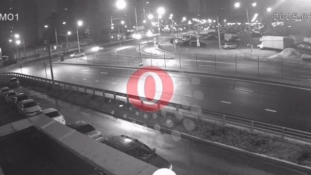 ВЫЛЕТЕЛ с дороги: очередной водитель улетел в дороги на скорости по улице Шишкова.