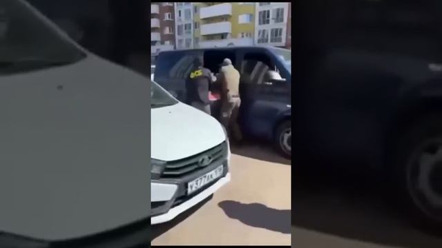 Сотрудники ФСБ задержали в Санкт-Петербурге агента террористической группы «АТЕШ». Им стал ранее ...
