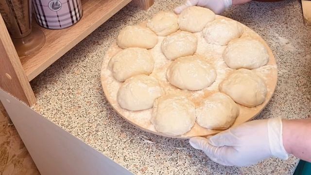 Нежный, вкусный, ароматный хлебушек с изюминкой на закваске