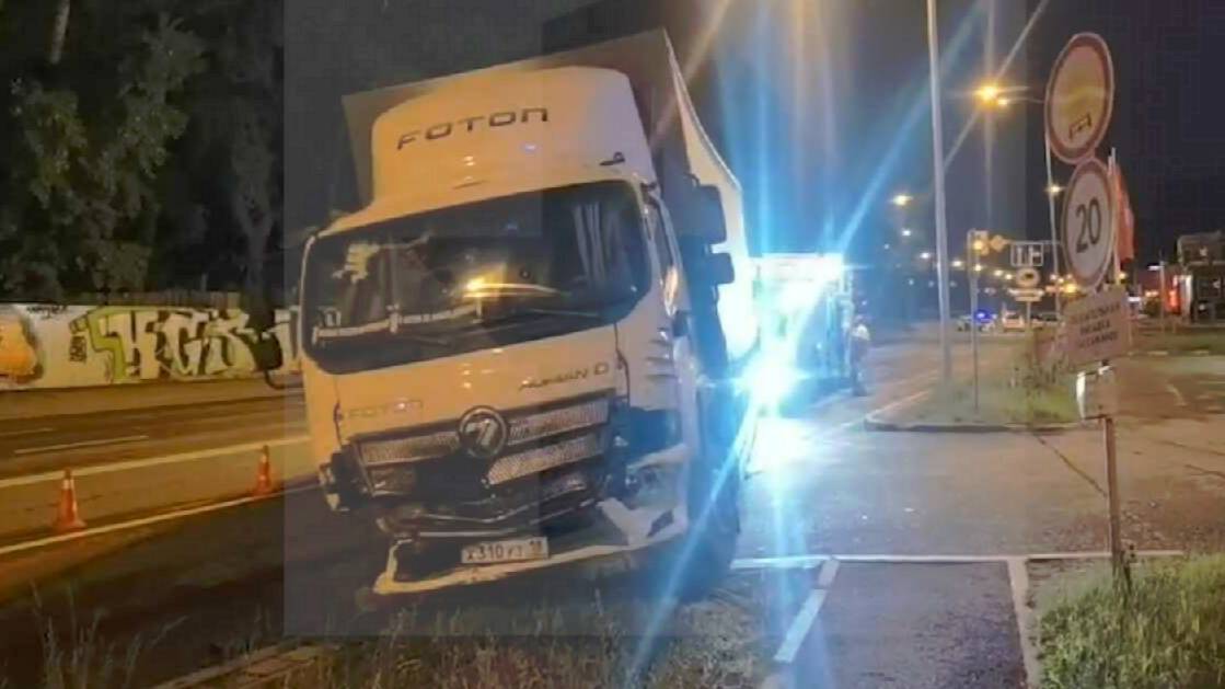 Грузовик протаранил семь автомобилей в Екатеринбурге