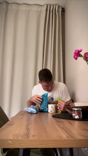Любите так зависать перед сном? 😁