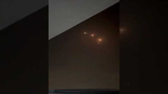 Ночные прилёты иранских баллистических ракет по Израилю.