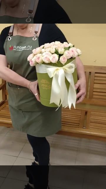Букет в коробке из 19 роз "Арсенал соблазна"