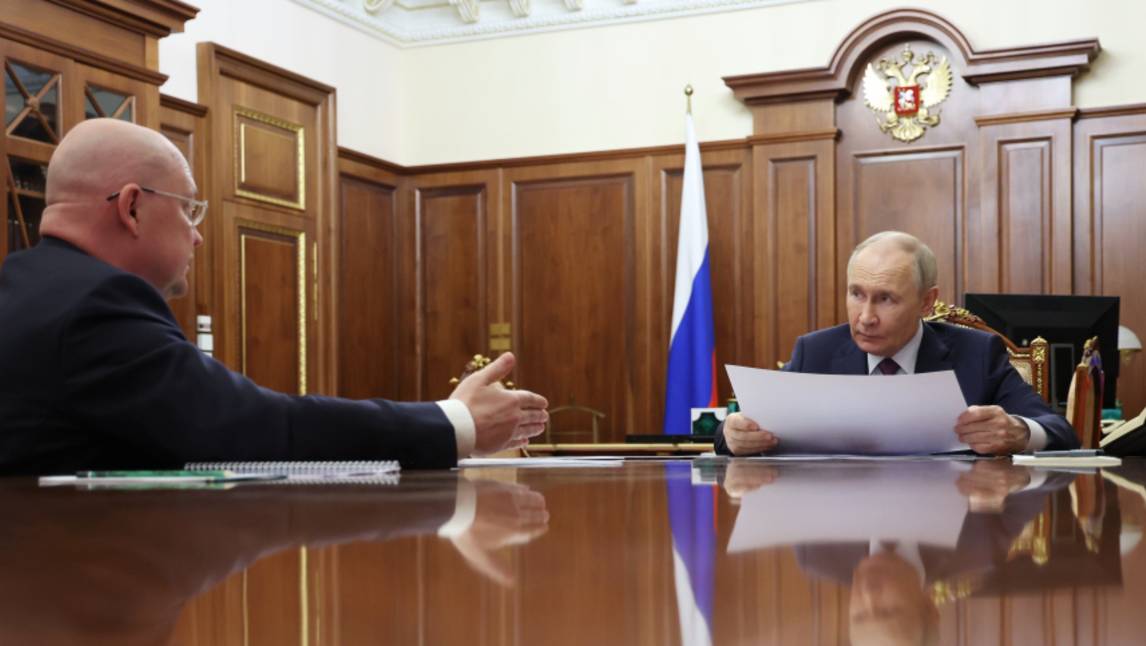 Путин обсудил рост производства в Севастополе с губернатором Развожаевым