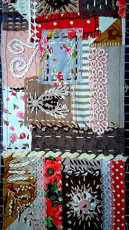 Пэчворк в ансамбле с slow stitching! 🩰 Украшаю лоскутное полотно медленной, релаксирующей вышивкой