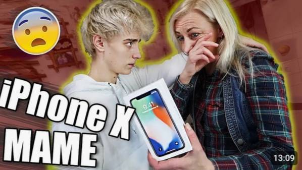 ВЛАД А4 - ПОДАРИЛ МАМЕ iPHONE  ! айфон 10 (архивное видео)