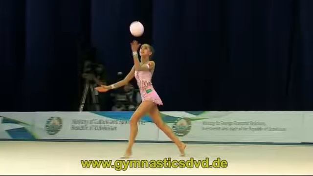 Художественная гимнастика в Ташкенте 2012 - Упражнение с мячом 08 - МАМУН Маргарита