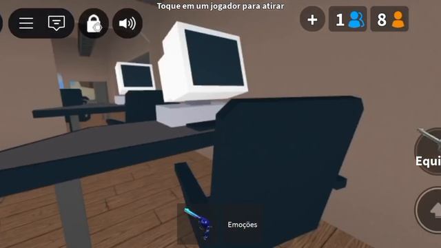 Играю в мм2, но с челленджом «от первого лица» *удалось непросто мне*
