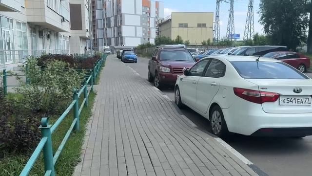 Зашли в тц и ищем приемник с кошками ,но прежде прогулка