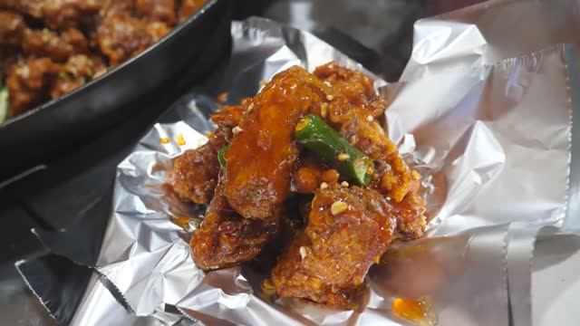 Мекка жареной курицы в Инчхоне! Shinpo Market Spicy Fried Chicken с 16 сотрудниками