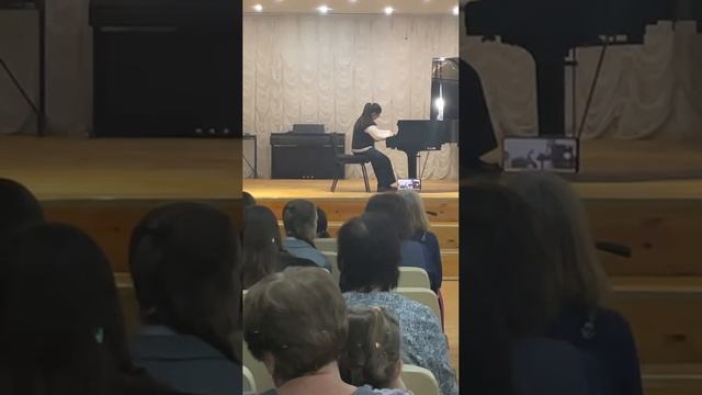 Полька
исполняют Ахмедова Айскн, Ахмедова Айлин, 12 лет
