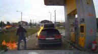 Житель Южно-Сахалинска поднёс зажигалку к бензобаку авто на АЗС — часть машины мгновенно вспыхнула.