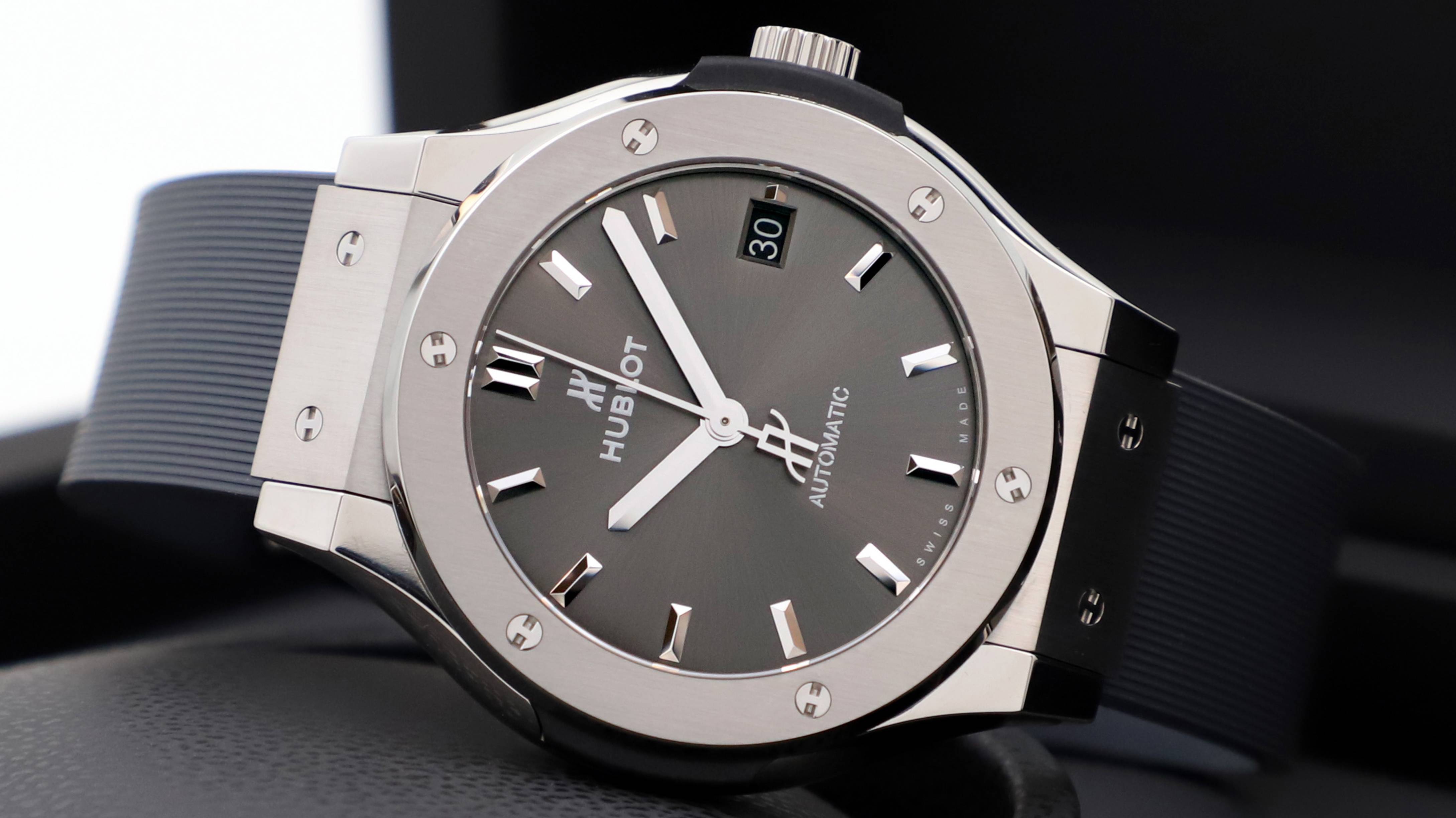 Hublot Classic Fusion Titanium Racing Grey 38 mm 565.NX.7071.RX