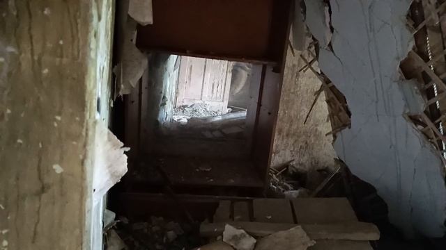 Заброшка дом в виде советского обьяги !