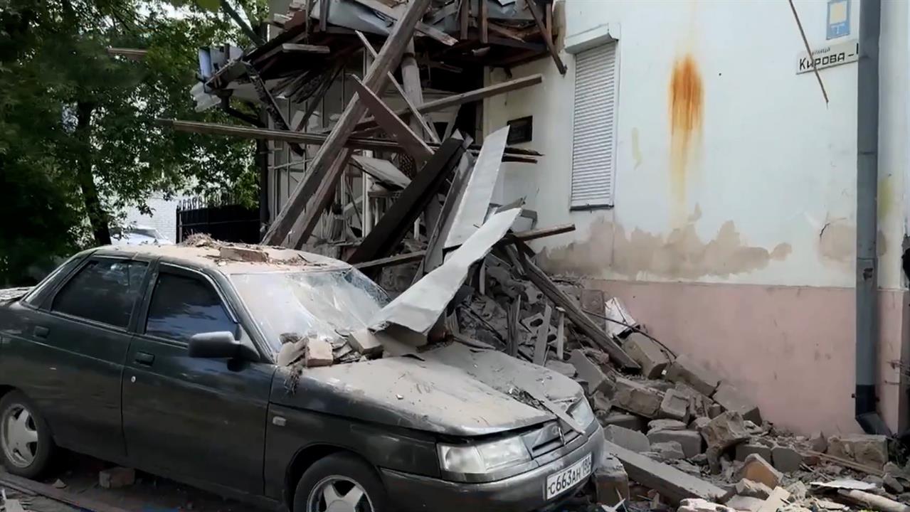 Последствия удара украинского РСЗО HIMARS по Донецку показали на видео