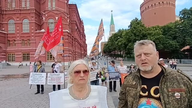 Собрали 65 тысяч подписей за чрезвычайные полномочия Путину! Идеологический патруль НОД у Кремля.