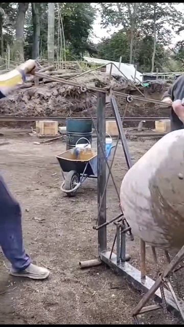 Ручная бетономешалка поможет сжечь лишний жир, а также придать мышцам красивую форму