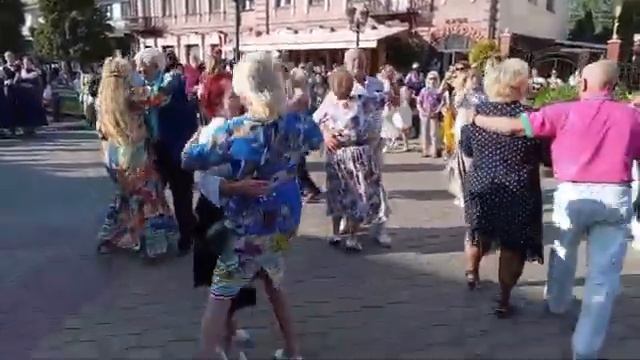 Вечер вальса на Советской. 14.06.2025. 💖💐🌺👍💯.mp4