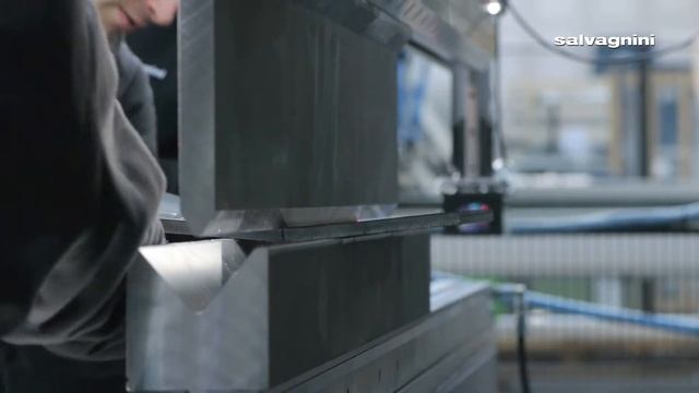 SALVAGNINI. Гидравлический гибочный пресс B2 140 кг.