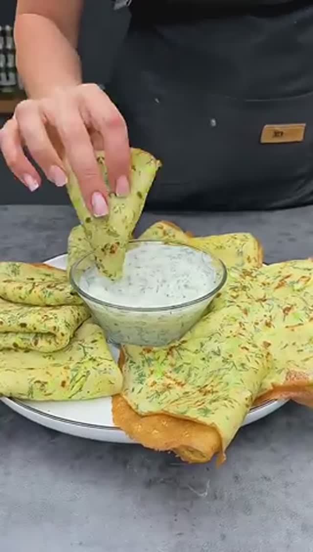 Тонкие блины из кабачков.