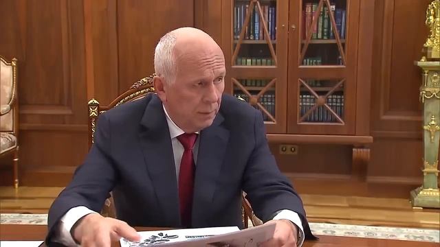 лидер российского государства Владимир Владимирович Путин. чемезов. раскрыл промышленную революцию?